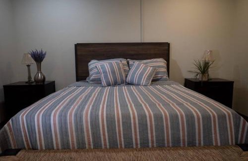 Mars Hill-Blaine House | Cheerful 1 Bedroom Home with Mountain View