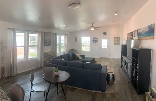 Rockport House | Cheerful 2 bedroom house with boat, car parking! Relax, fish, beach and unwind!