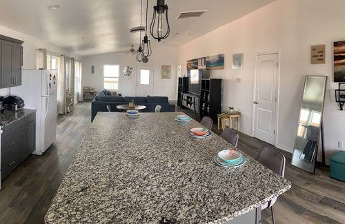 Rockport House | Cheerful 2 bedroom house with boat, car parking! Relax, fish, beach and unwind!