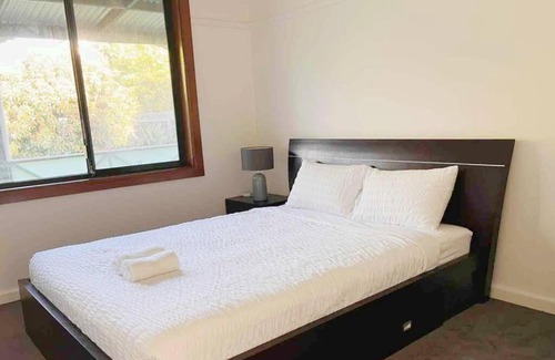 Norlane House | Cheerful 2 bedroom house with a beautiful veranda