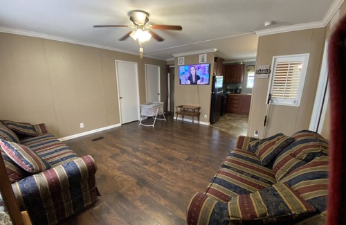 Norman Park House | Cheerful 2 bedroom home, King Suite, Wi-Fi