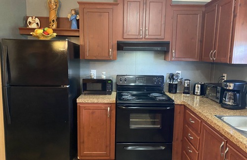 Norman Park House | Cheerful 2 bedroom home, King Suite, Wi-Fi