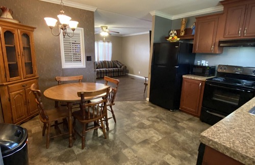 Norman Park House | Cheerful 2 bedroom home, King Suite, Wi-Fi