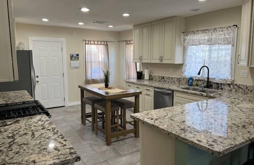 Hawthorne House | Cheerful 2 br/1 full bath home near SoFi/Beaches