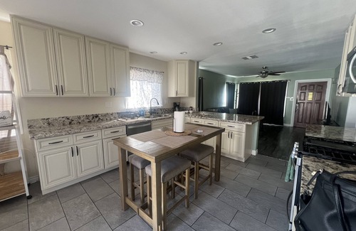 Hawthorne House | Cheerful 2 br/1 full bath home near SoFi/Beaches