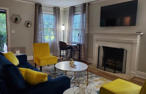 Montgomery House | Cheerful 2 BR Near Colleges, Downtown, Attractions