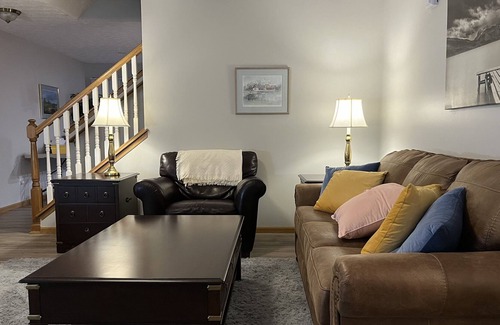 Polaris House | Cheerful 3 Bedroom House With Huge Work Desk