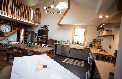 East Jewett Cabin | Cheerful 3-bedroom cabin with mountain view