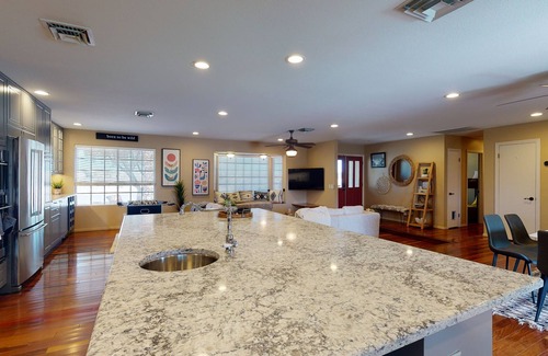 Enterprise Villa | Cheerful 3Bd, 2Br Villa w/Pool. 15 mins to Strip