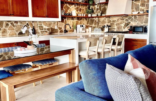 Primo Tapia House | Cheerful 4 bedroom with ocean front hot tub!