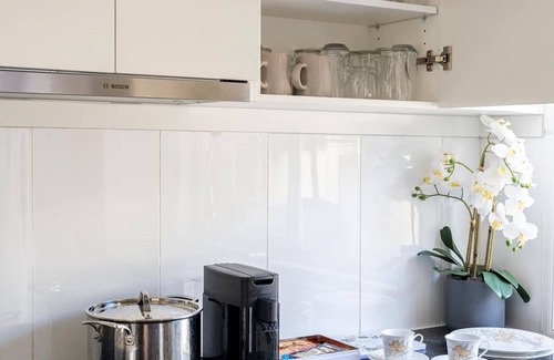 Plumpton House | Cheerful 4 bedroom home with parking on premises