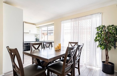 Plumpton House | Cheerful 4 bedroom home with parking on premises