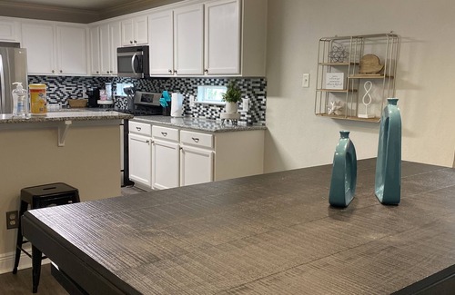 Kyle House | Cheerful 4 Bedroom Private Home