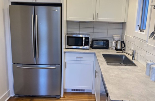 Bridgeport House | Cheerful 4 bedrooms residential house.