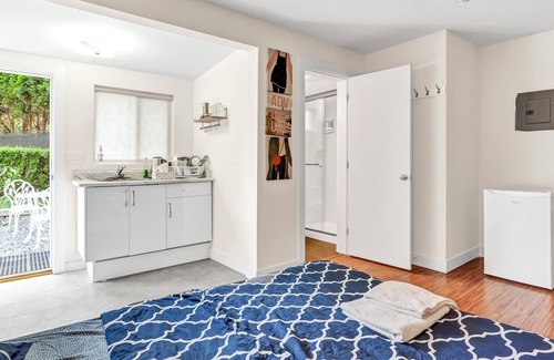 Langley Cottage | Cheerful 5-bedroom Cottage with River access