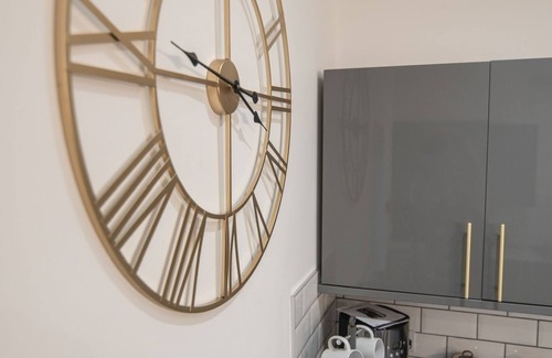 Dover House | Cheerful 6 Bed with Hot Tub @ The Grey Elegance