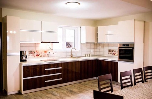 Piatra Fantanele House | Cheerful 6-bedroom villa with indoor fireplace - price for entire property