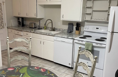 Lafayette House | Cheerful and Stylish 2 BR in Old Town Lafayette