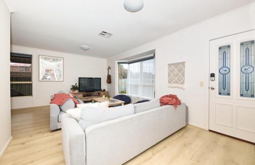 Torquay House | Cheerful Beachside Shack