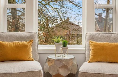 Broadway House | Cheerful Capitol Hill Home AC and 98 Walk Score
