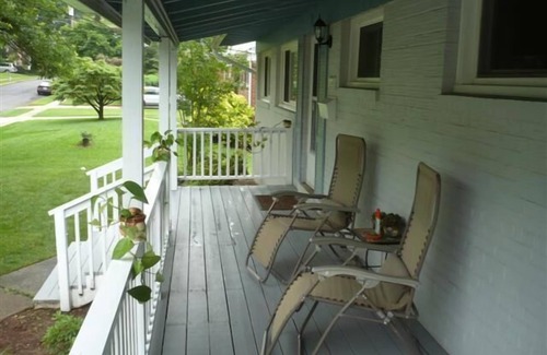 McLean Apartment | Cheerful, comfortable home in quiet lush area, 15 min from Washington DC