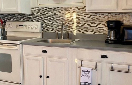 Mesa House | Cheerful cottage in charming Temple neighborhood.