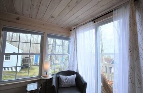 Edgecomb Cottage | Cheerful Cottage with Loft 9