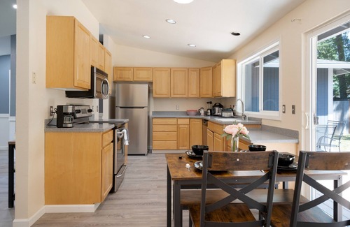 Education Hill House | Cheerful house near Redmond downtown