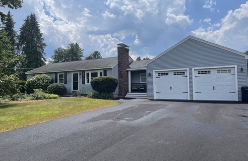 Litchfield House | Cheerful PET FRIENDLY Home