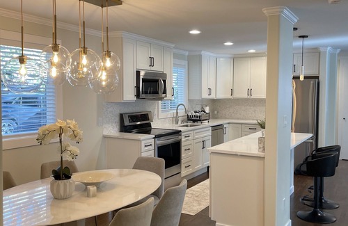 Richmond Highlands House | Cheerful & private 3 bedroom Shoreline home.