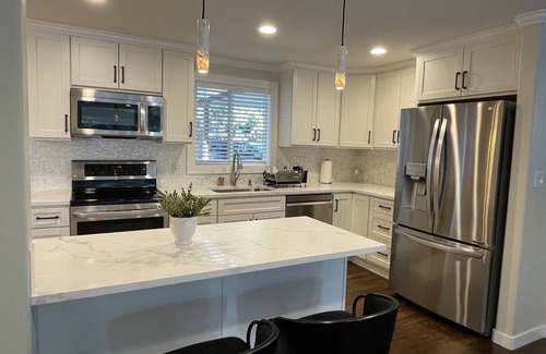 Richmond Highlands House | Cheerful & private 3 bedroom Shoreline home.