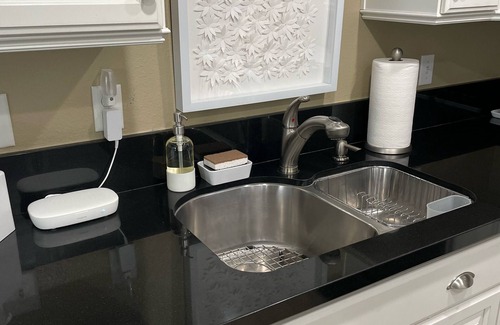 Azusa House | Cheerful, Quiet, Clean and Safe Condo near the San Gabriel Mountains in Azusa.