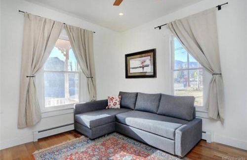 Salida House | Cheerful, Spacious 3 Bdrm3 Bath