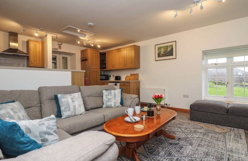 Liskeard Cottage | CHEESEWRING COTTAGE, pet friendly, with a garden in Upton Cross