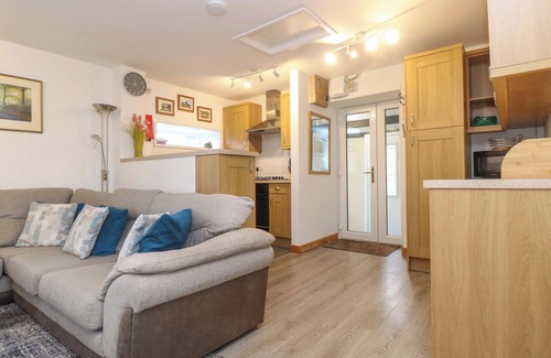 Liskeard Cottage | CHEESEWRING COTTAGE, pet friendly, with a garden in Upton Cross