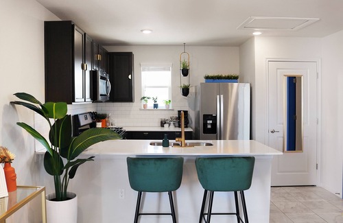 Austin Apartment | Cheetah Casita: Your Private Guesthouse Escape. Close to Downtown, COTA, Tesla.