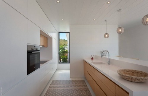 Gustavia Industrial Zone Villa | Chef included by Fantasia Villas: King Gustaf