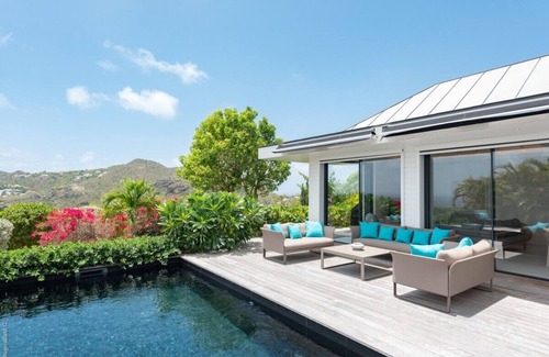 Gustavia Industrial Zone Villa | Chef included by Fantasia Villas: King Gustaf