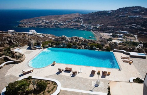 Paraga Villa | Chef included by Fantasia Villas: Paradiso 28 bdr