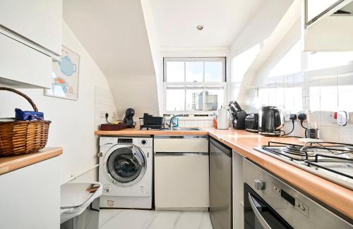 Royal Borough of Kensington and Chelsea Apartment | Chelsea Loft - Stylish Sanctuary