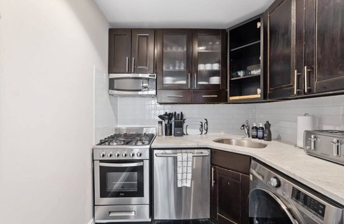 Chelsea Apartment | Chelsea Vista II by Rove Travel 2BR PH with Rooftop