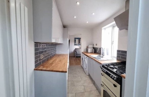 Cheltenham House | Cheltenham Races Home with Hot-Tub