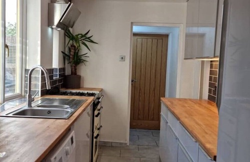 Cheltenham House | Cheltenham Races Home with Hot-Tub