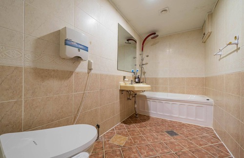 Dongsong Hotel | Cheolwon Shell