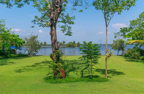 Kumbalam Villa | Cheppanam House by VEO - Part of StayVista