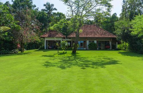 Kumbalam Villa | Cheppanam House by VEO - Part of StayVista