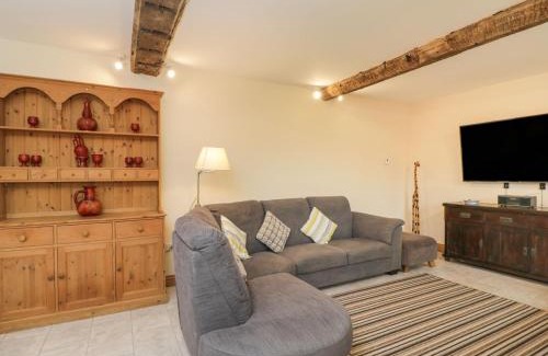 Biddestone House | Chequers Barn