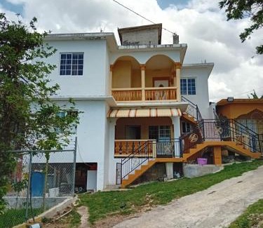 Whitehouse House | Cherry's Homestay