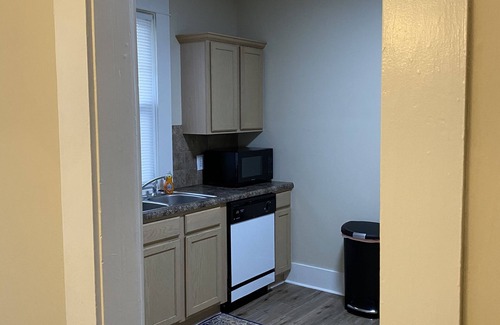 Tupelo House | Chestnut Cottage - Minutes to Downtown and NMMC! Close to Fairpark & Arena.