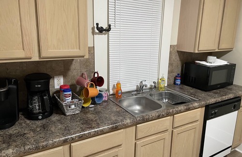 Tupelo House | Chestnut Cottage - Minutes to Downtown and NMMC! Close to Fairpark & Arena.